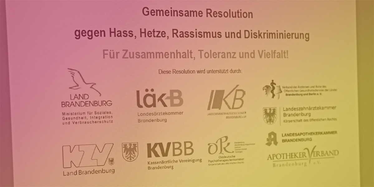 Gemeinsame Resolution gegen Rassismus und Diskriminierung: Menschen mit Migrationsgeschichte für Gesundheitsversorgung unverzichtbar!