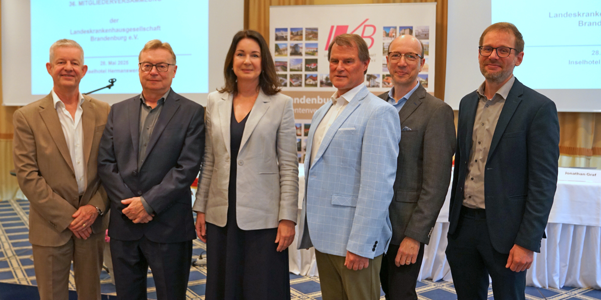 Gruppenfoto von der 36. Mitgliederversammlung der Landeskrankenhausgesellschaft