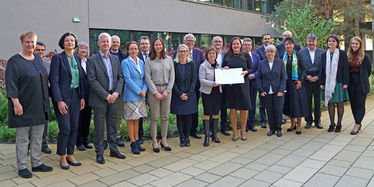 Gruppenfoto: Unterzeichnung MoU Gesundheit Lausitz 